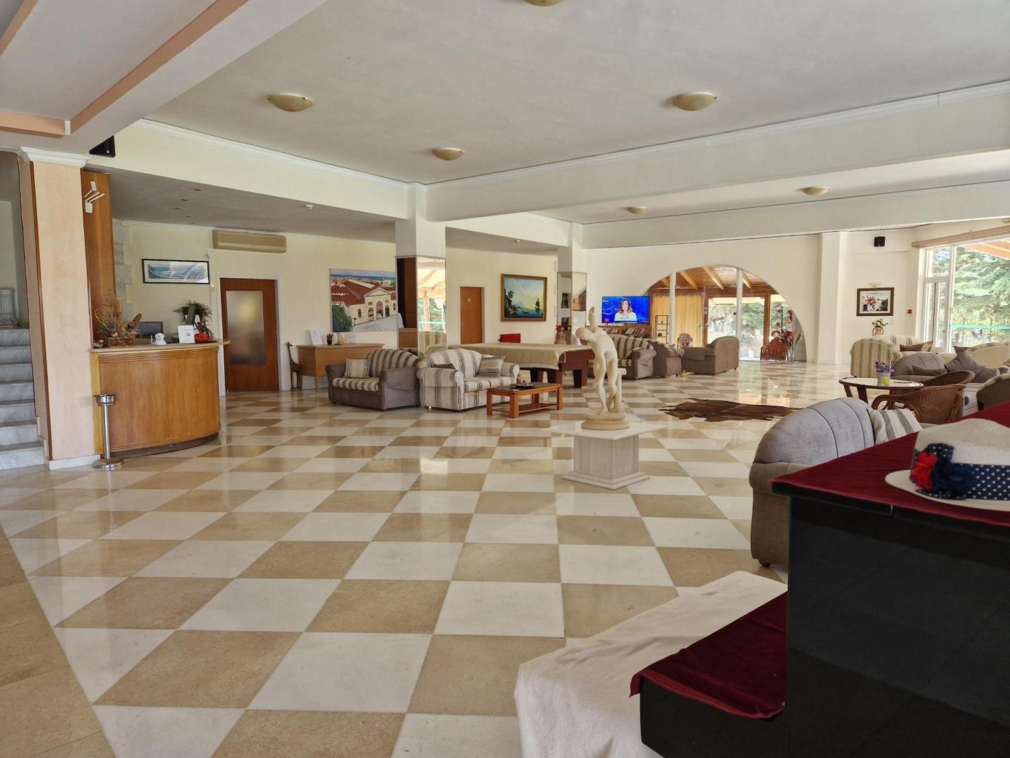 Regina Hotel Kissamos Bagian luar foto