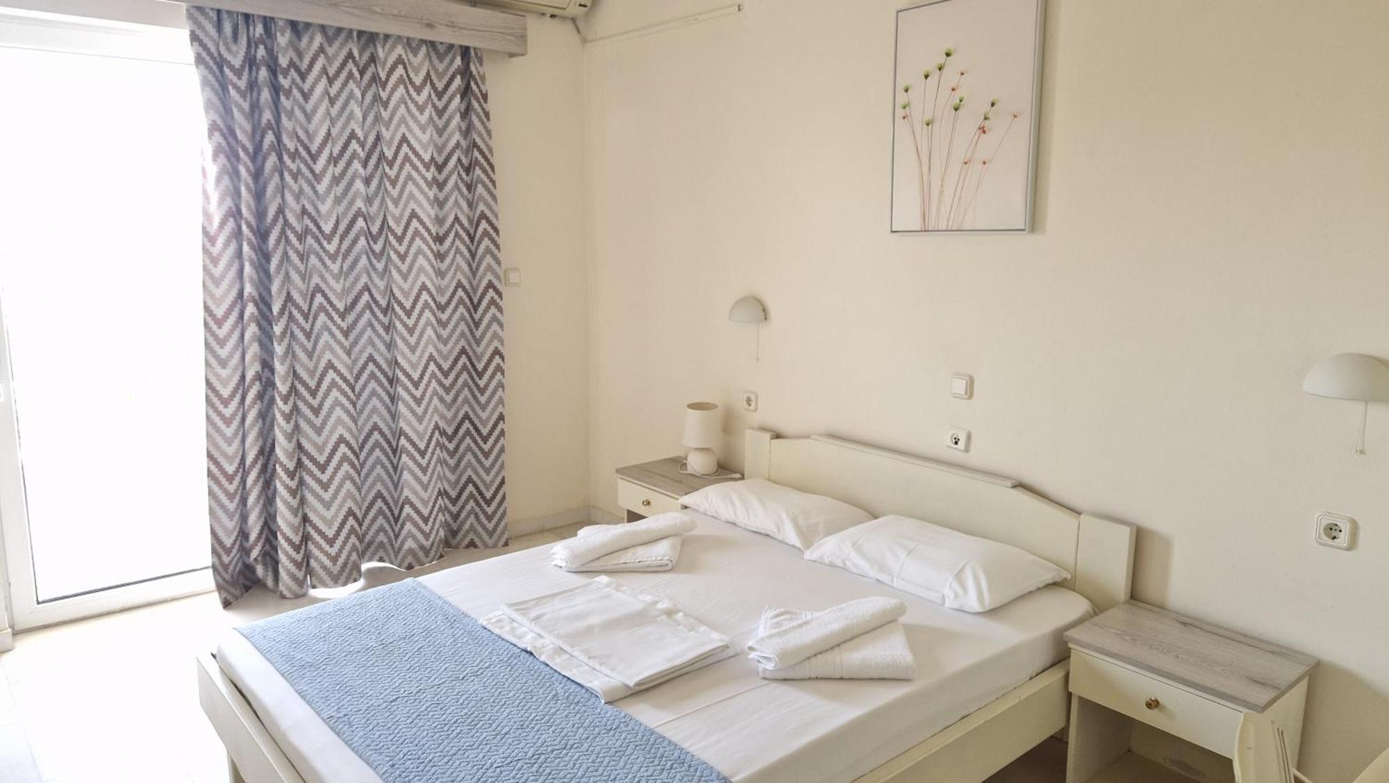 Regina Hotel Kissamos Bagian luar foto
