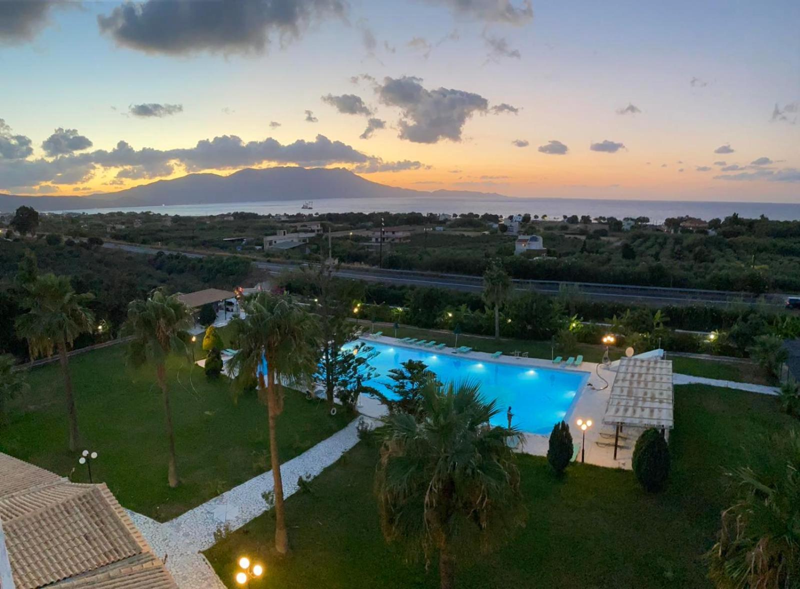 Regina Hotel Kissamos Bagian luar foto