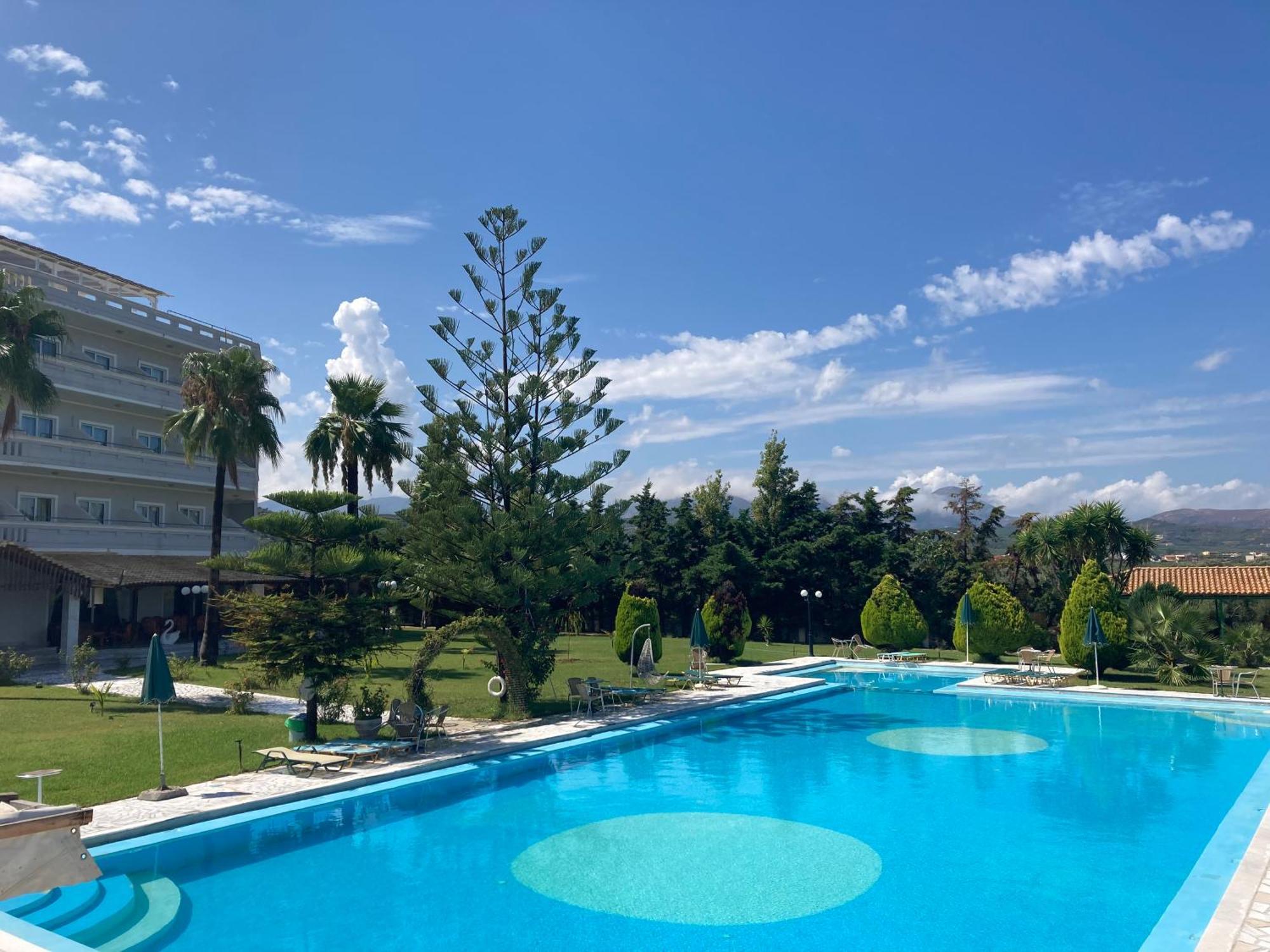 Regina Hotel Kissamos Bagian luar foto