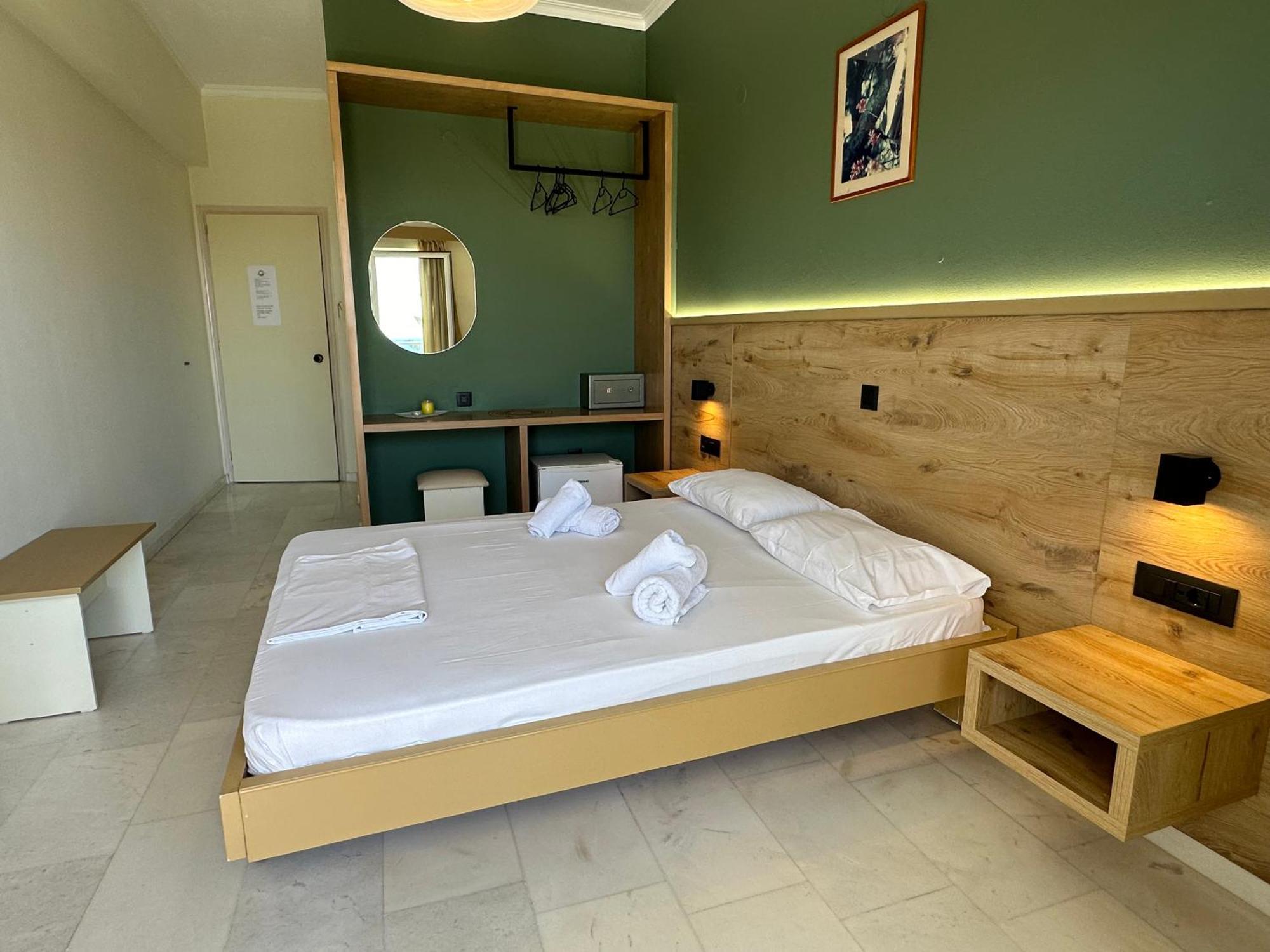 Regina Hotel Kissamos Bagian luar foto