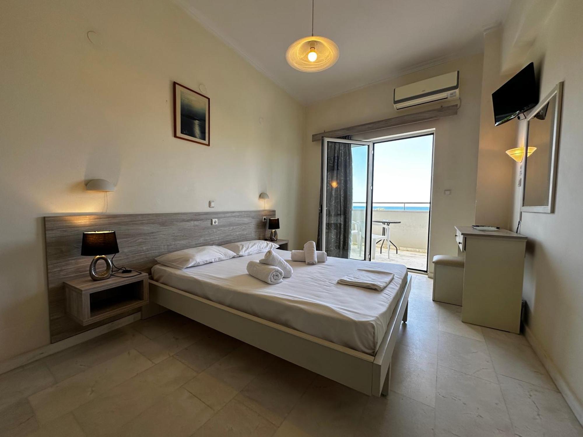 Regina Hotel Kissamos Bagian luar foto