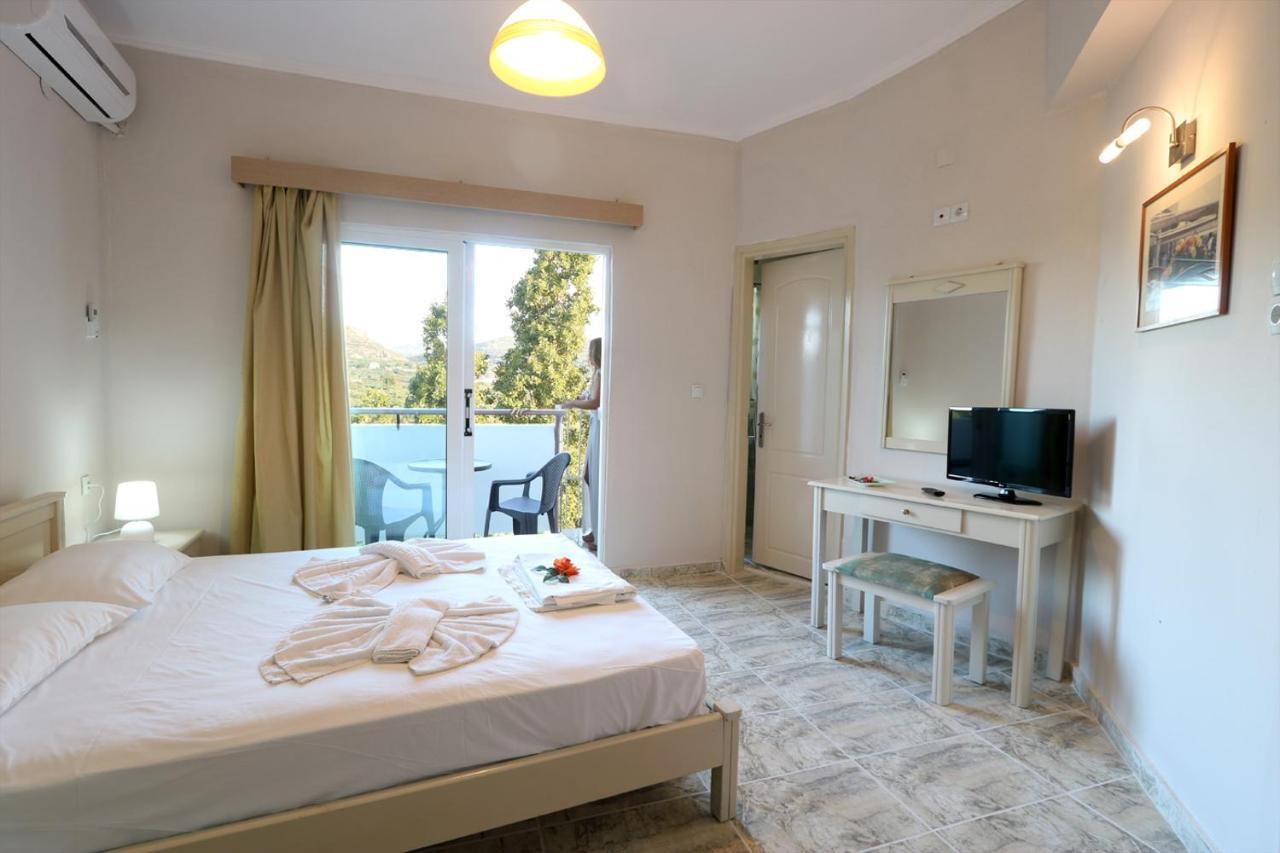 Regina Hotel Kissamos Bagian luar foto